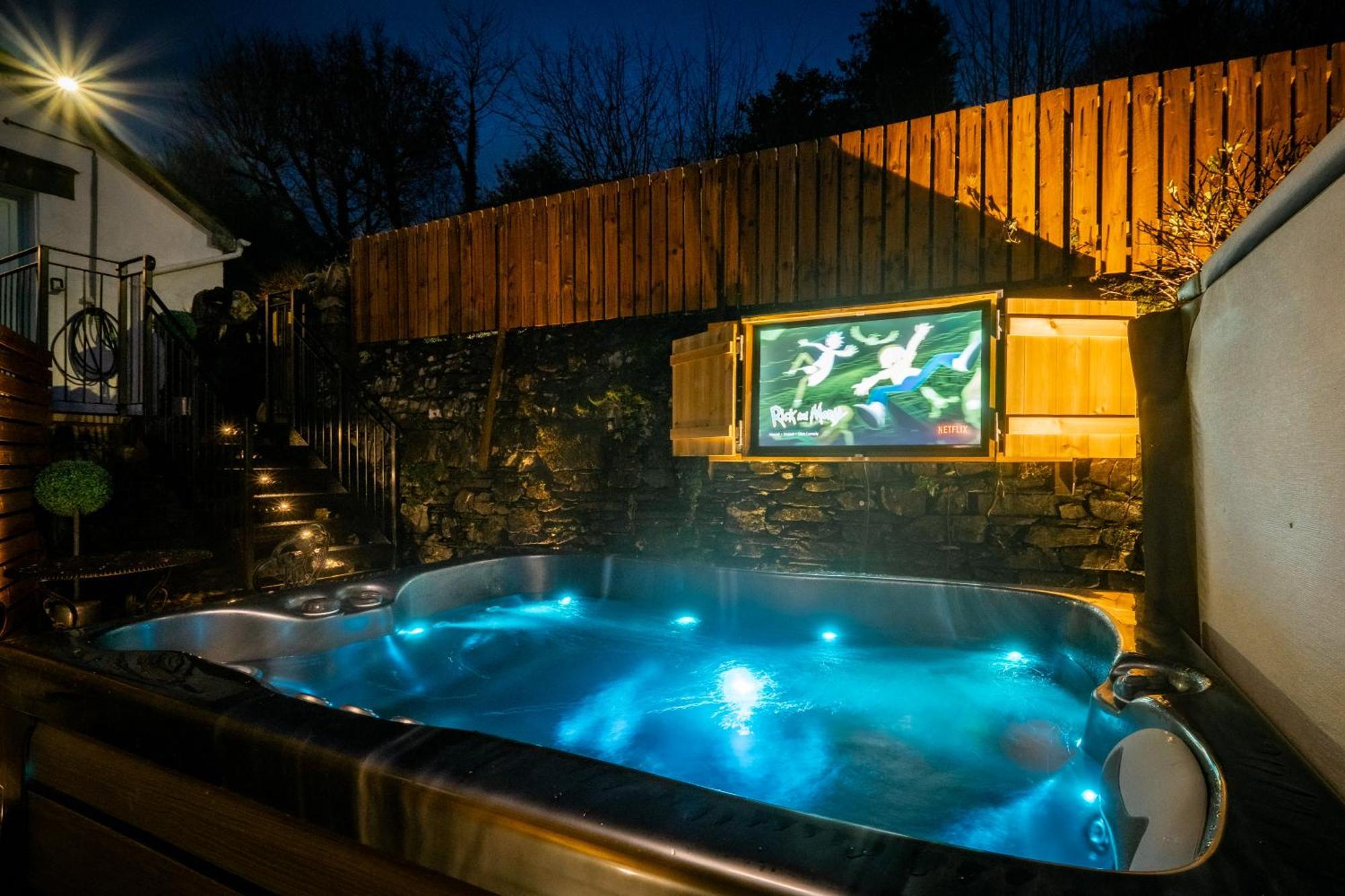 Stunning Cottage Grade 2 Listed With Parking And Hot Tub Bowness-on-Windermere Exterior photo